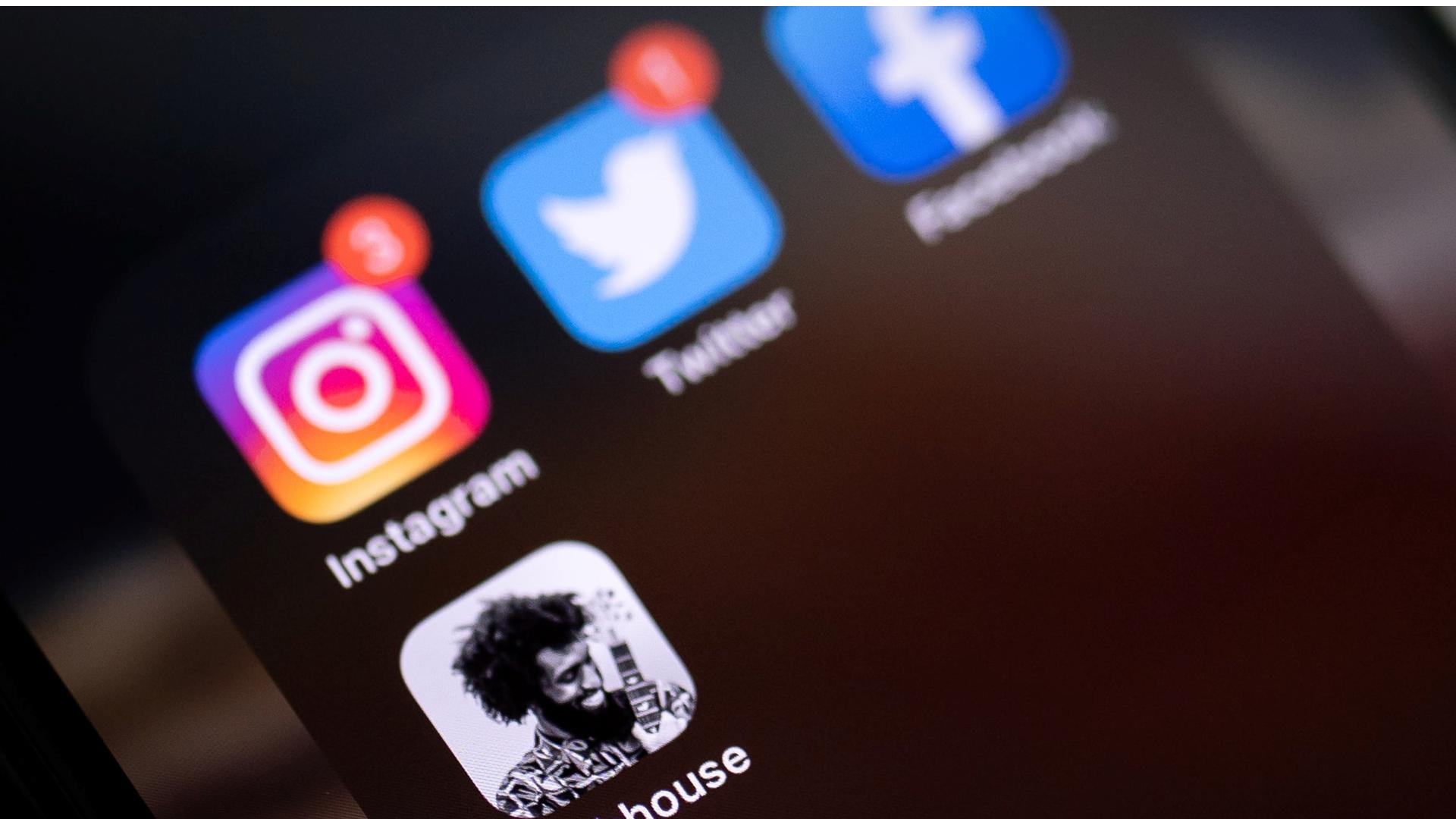 Mídias sociais são acessadas muito mais pelo celular do que computadores.