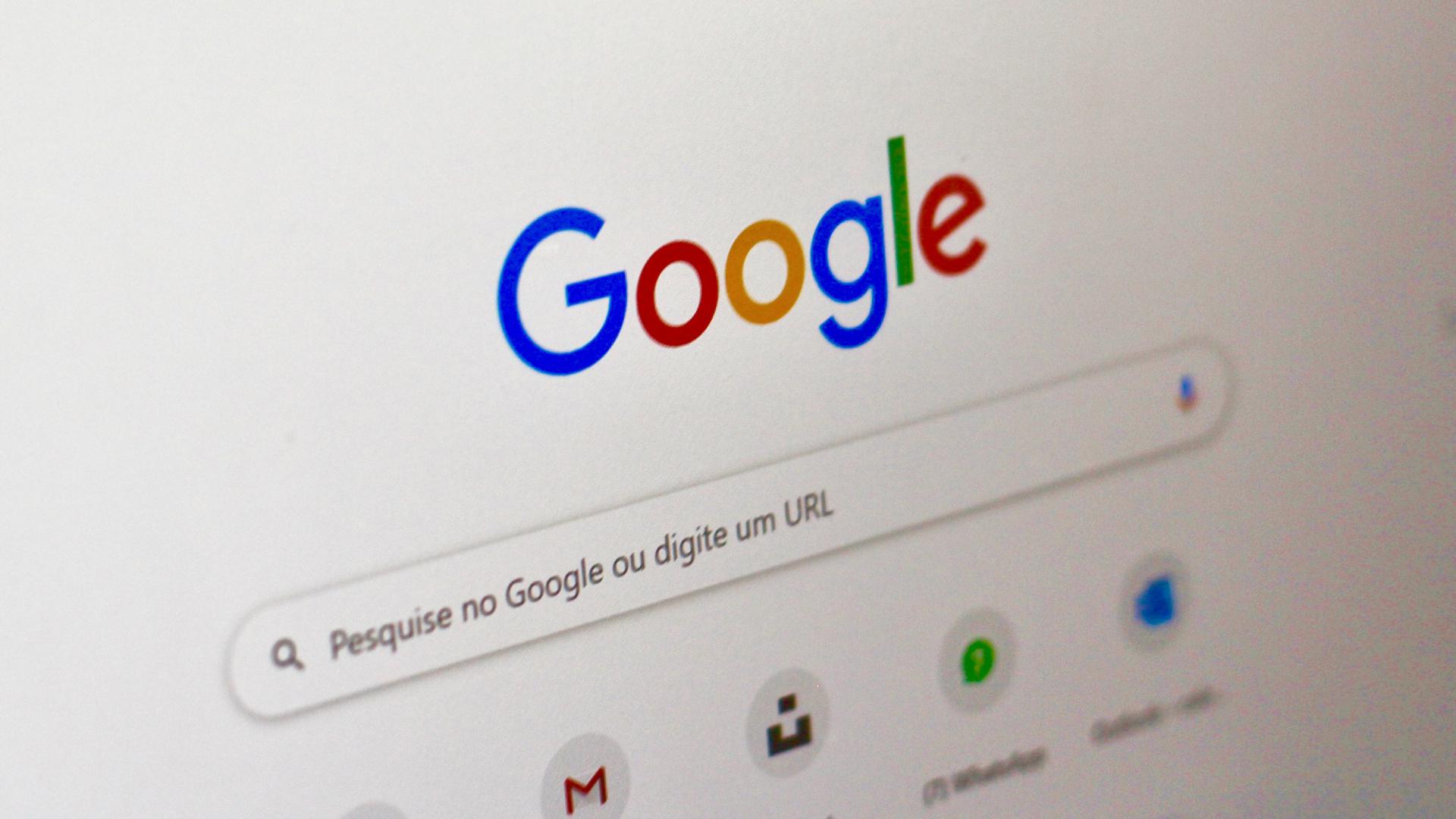 Motores de busca dão preferência aos sites responsivos. Imagem do Google search em tela de computador
